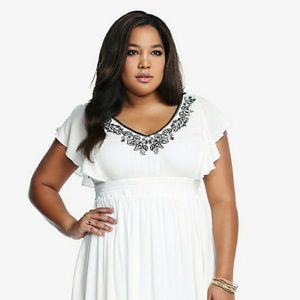 Embroidery Sleeveless Dress in Torrid size 3